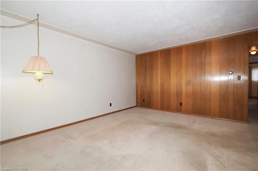 881 Dunbar Road