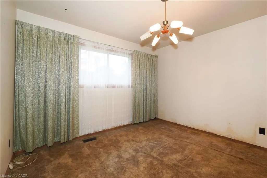 881 Dunbar Road
