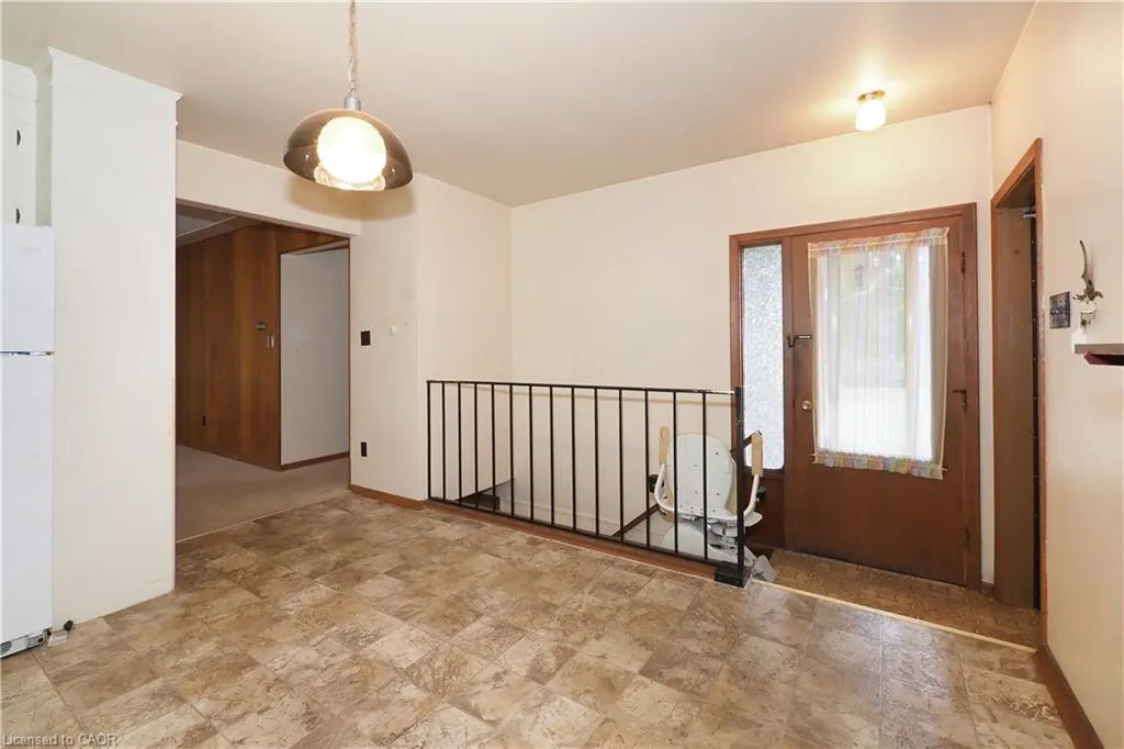 881 Dunbar Road