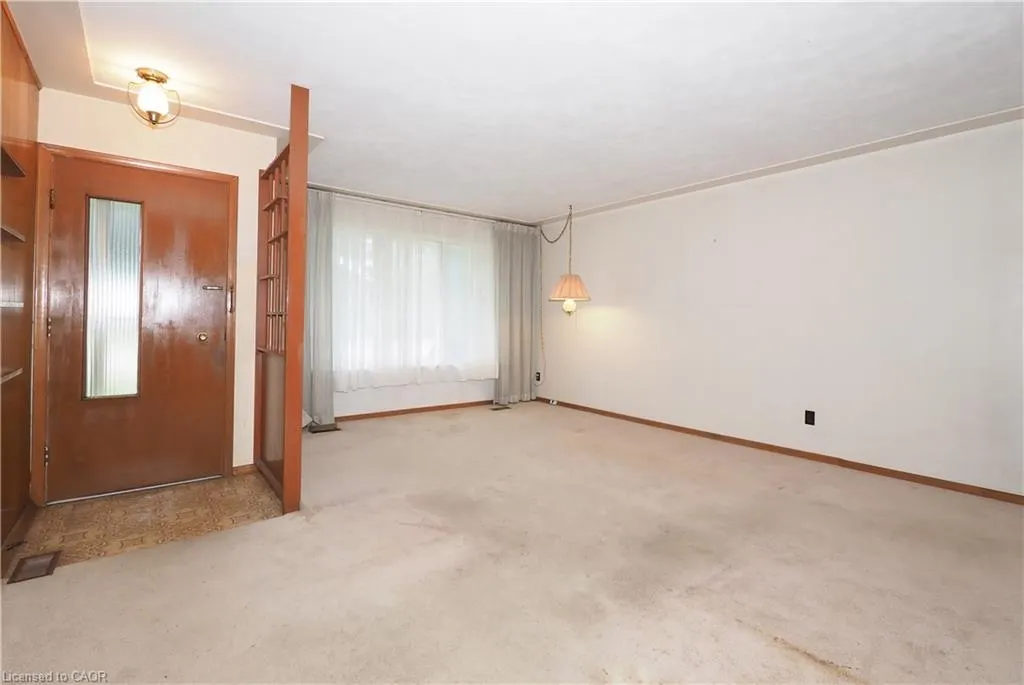 881 Dunbar Road