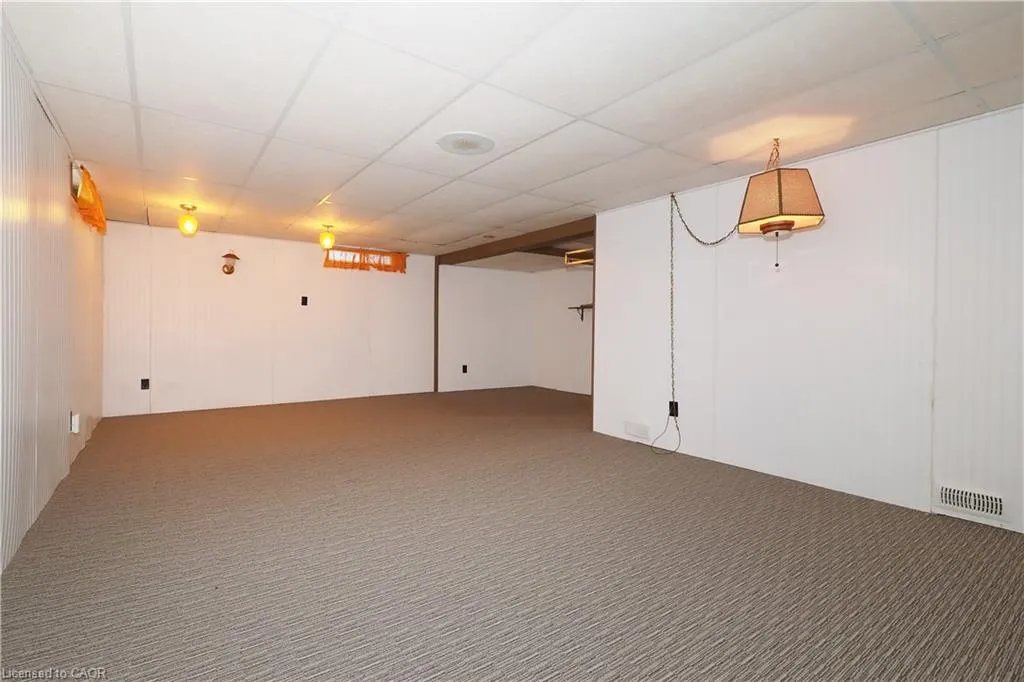 881 Dunbar Road