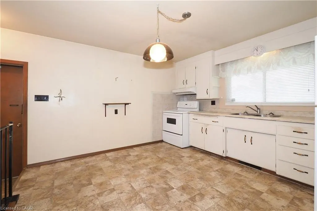 881 Dunbar Road