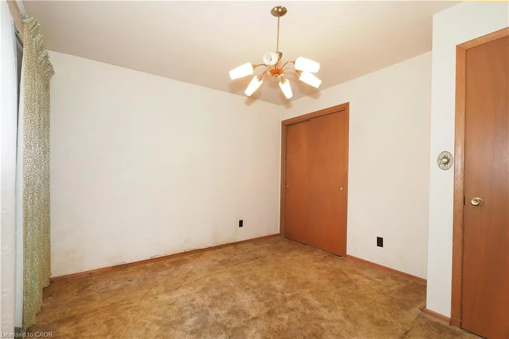 881 Dunbar Road