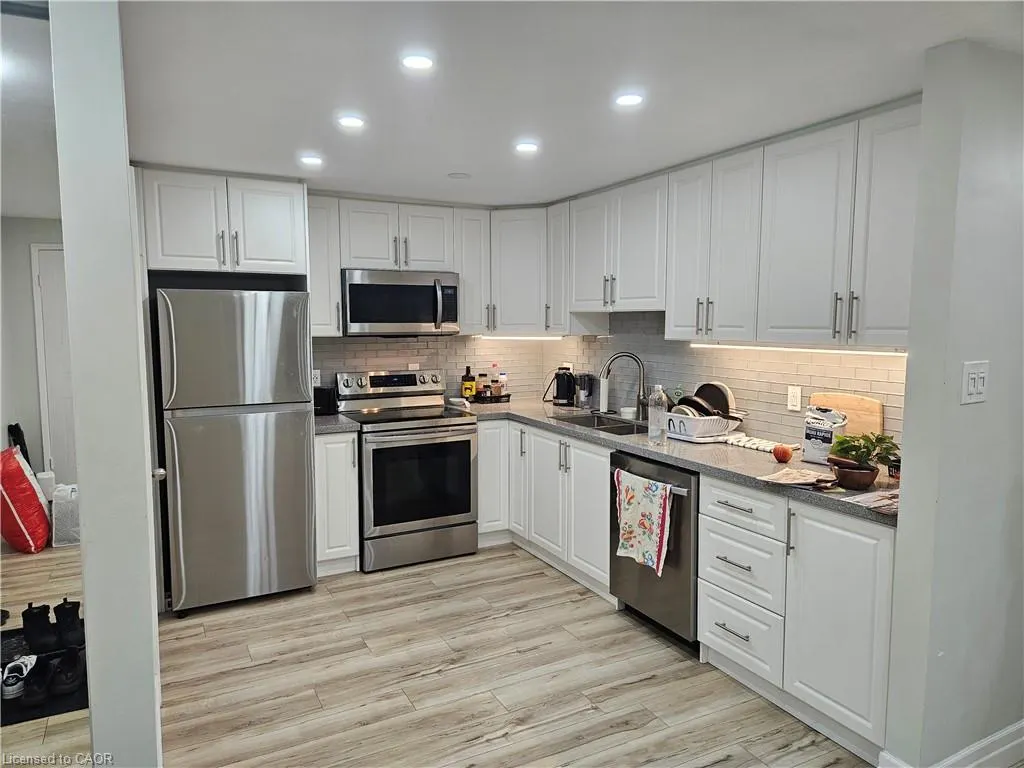 565 Greenfield Avenue, #503