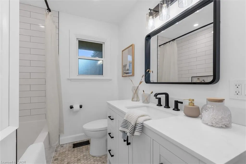 3 Mulock Avenue