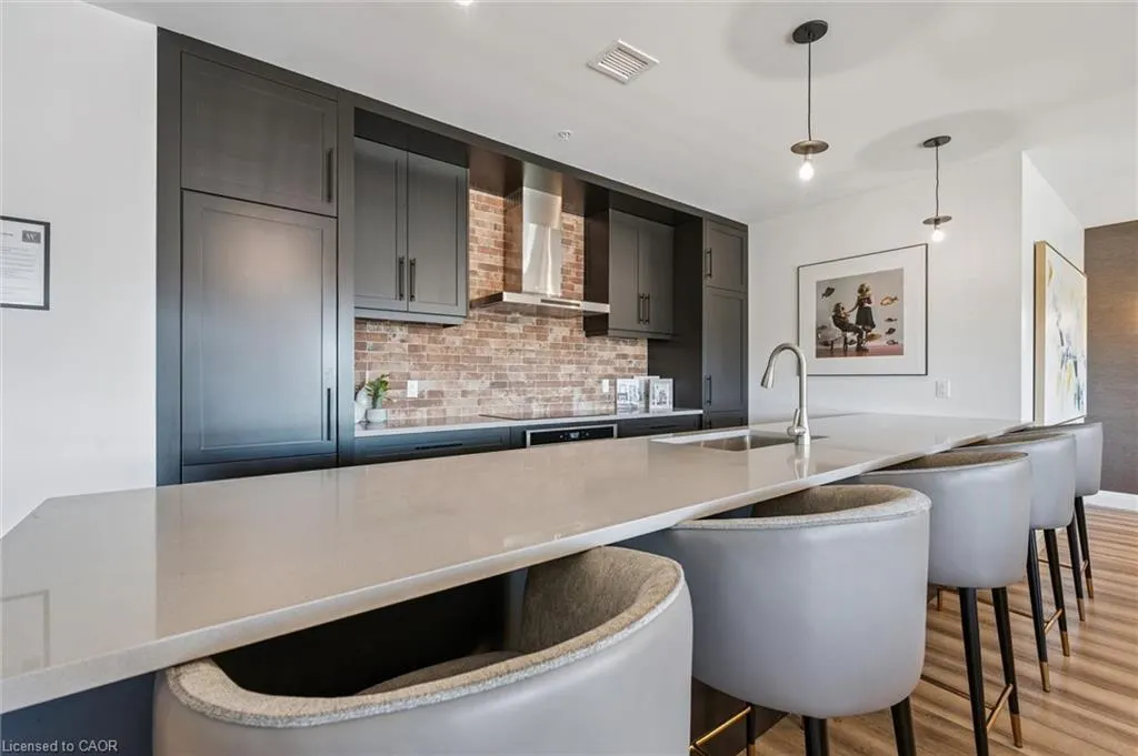 15 Glebe Street, #902
