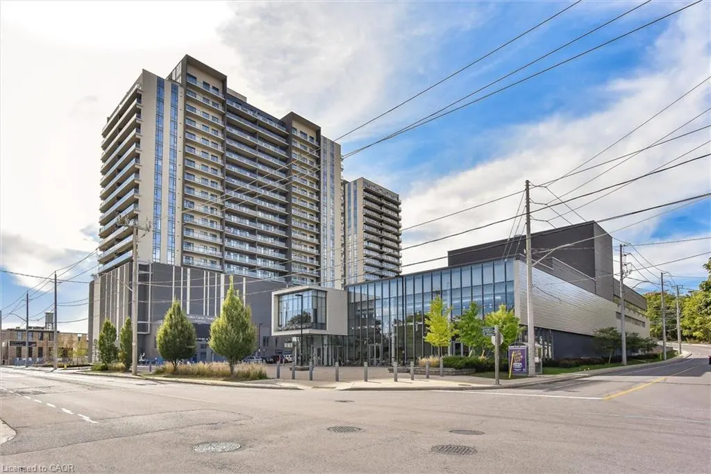 15 Glebe Street, #902