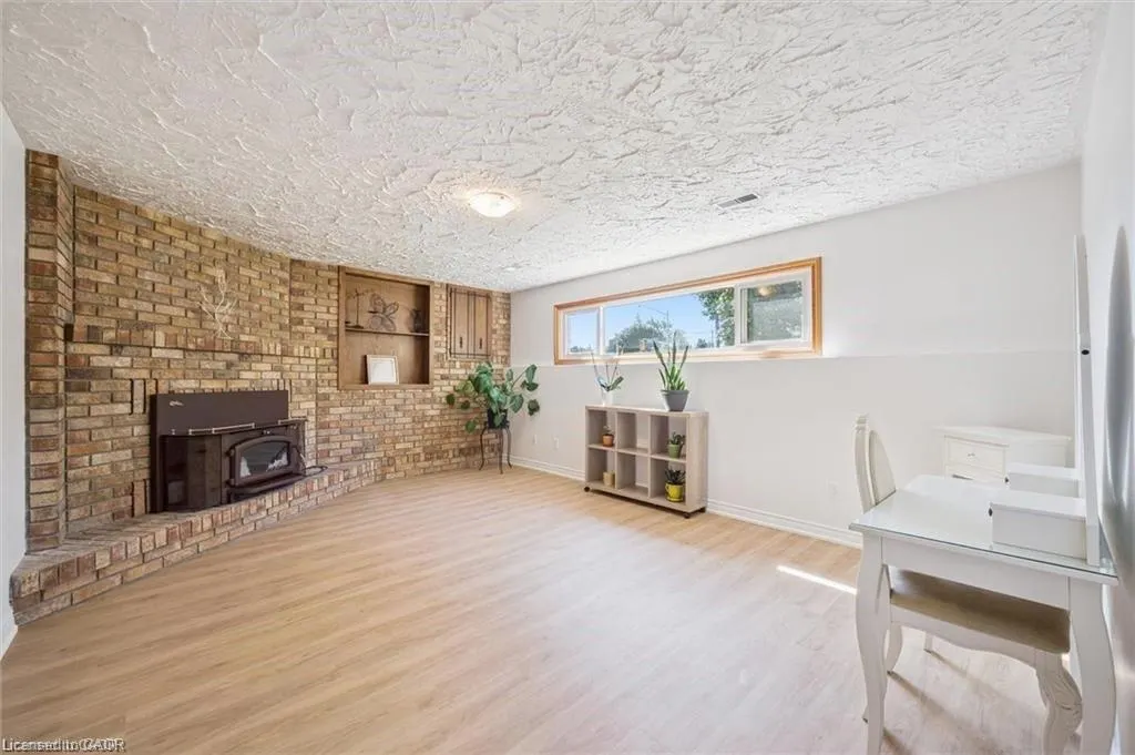 582 Skylark Road