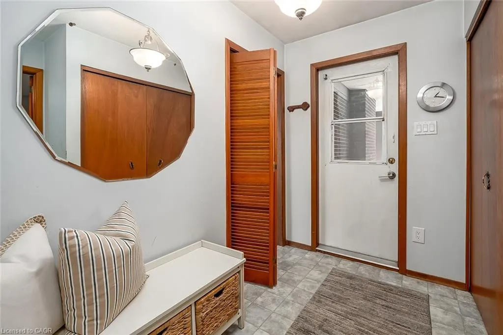 3 White Oaks Avenue