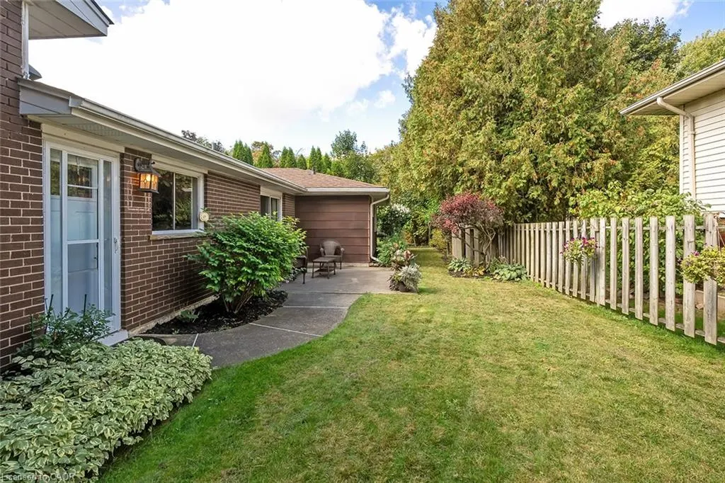 3 White Oaks Avenue