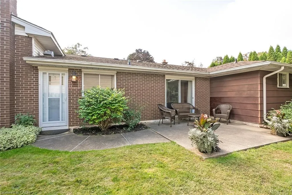 3 White Oaks Avenue