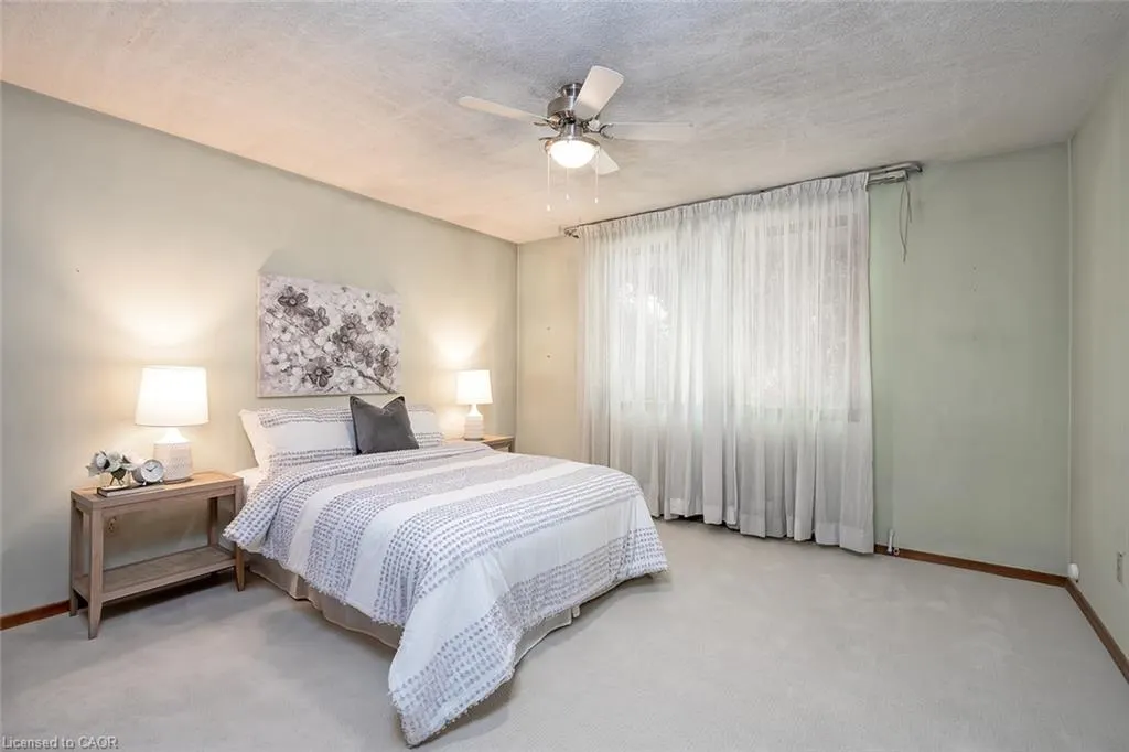 3 White Oaks Avenue