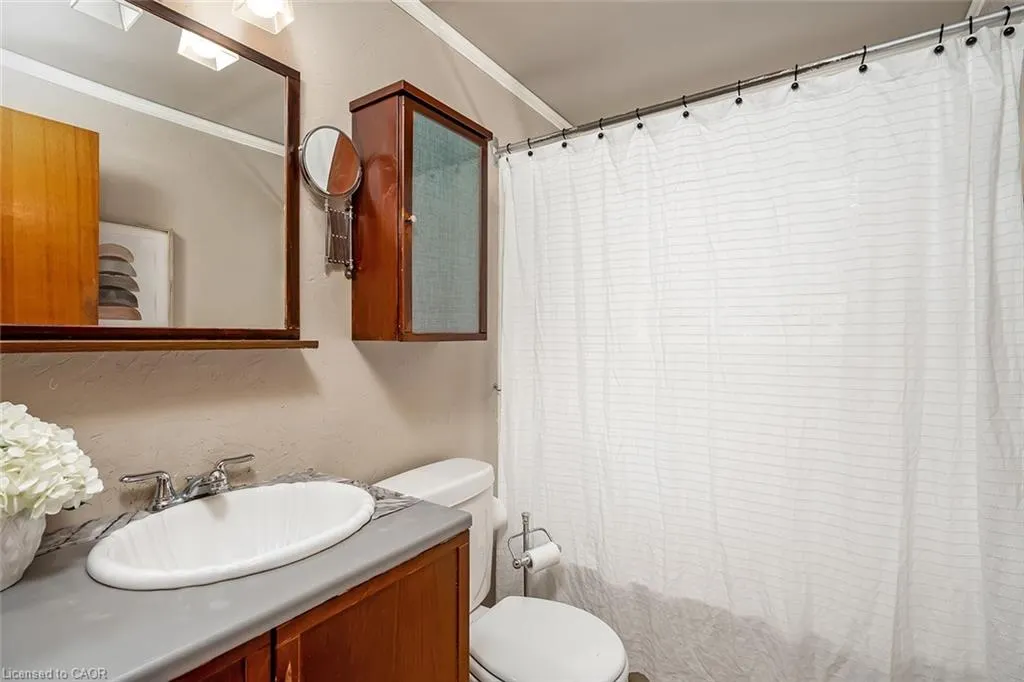 3 White Oaks Avenue