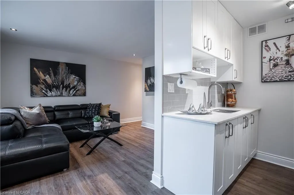 141 Catharine Street, #204