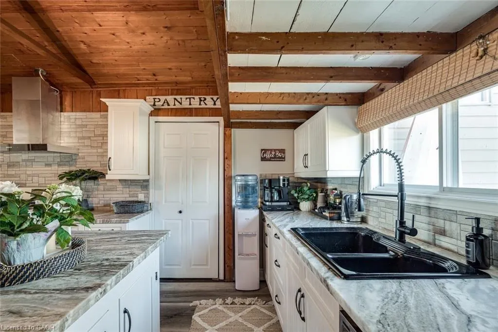 71 Lakeshore Road