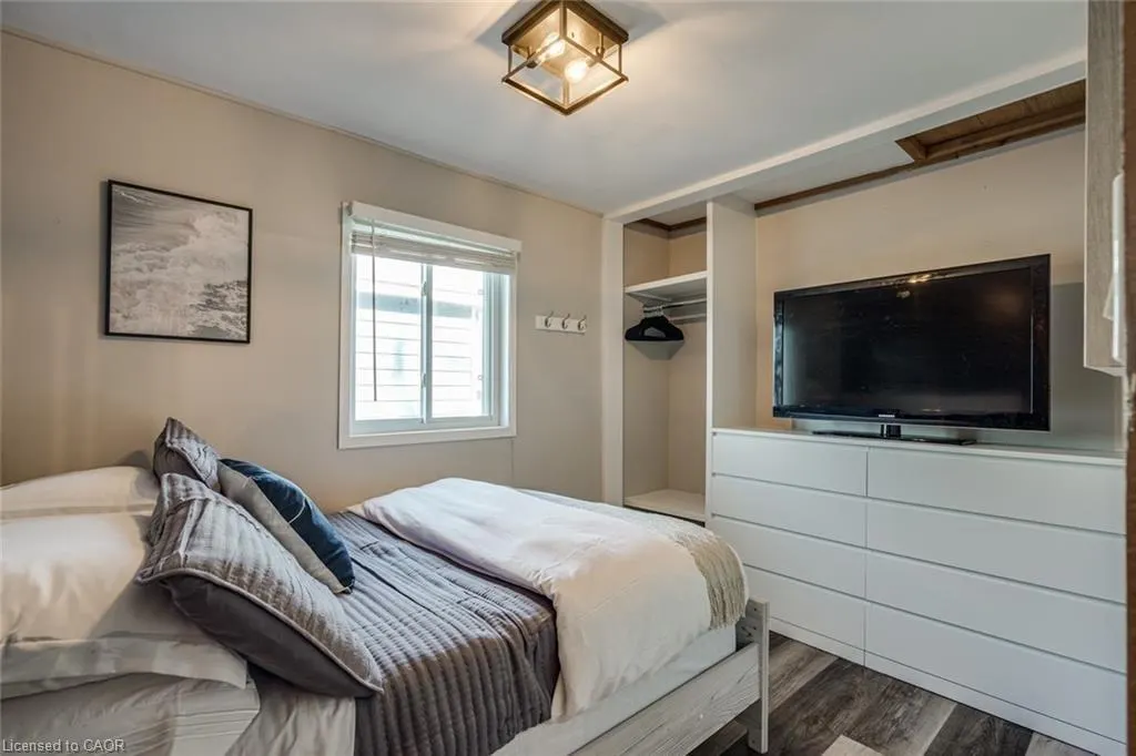 71 Lakeshore Road