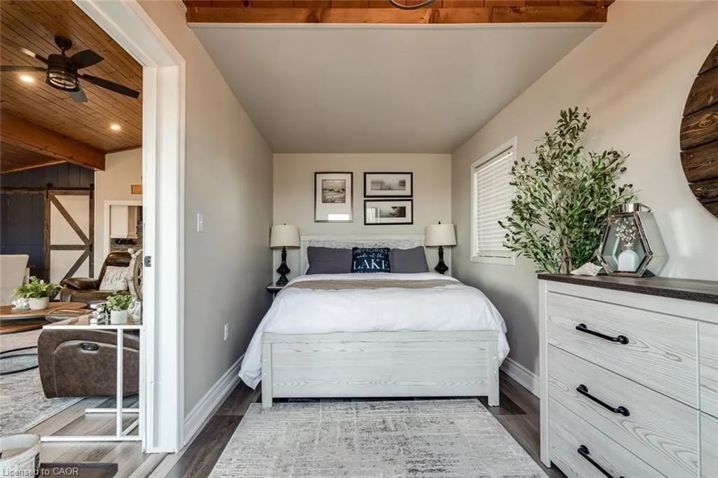 71 Lakeshore Road