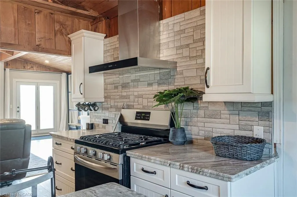 71 Lakeshore Road
