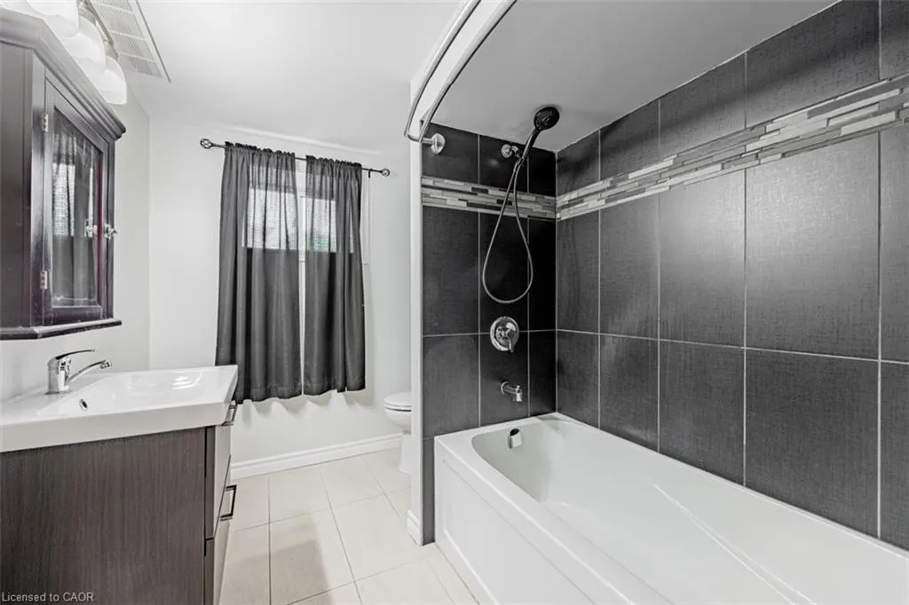 1362 Cawthra Road, #LOWER