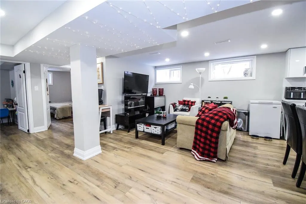 176 East 43rd Street