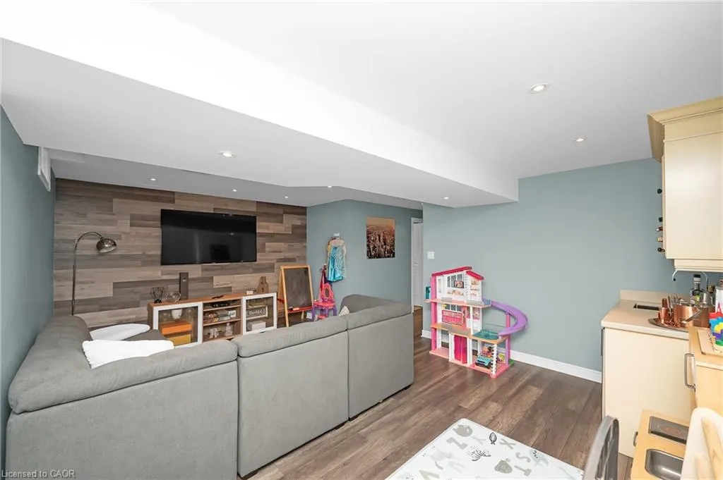 69 Escarpment Drive