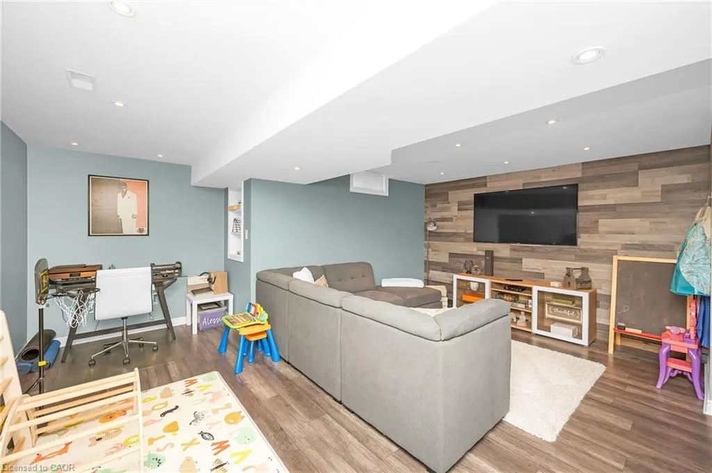 69 Escarpment Drive