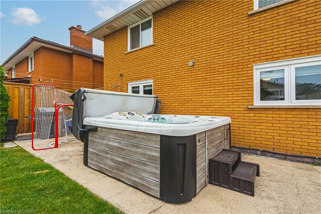 477 Queen Victoria Drive