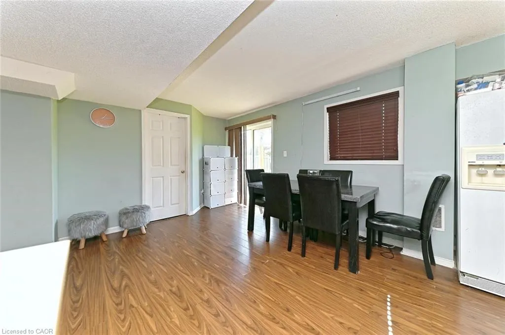 28 Abbotsbury Drive