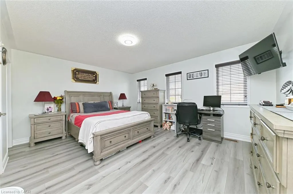 28 Abbotsbury Drive