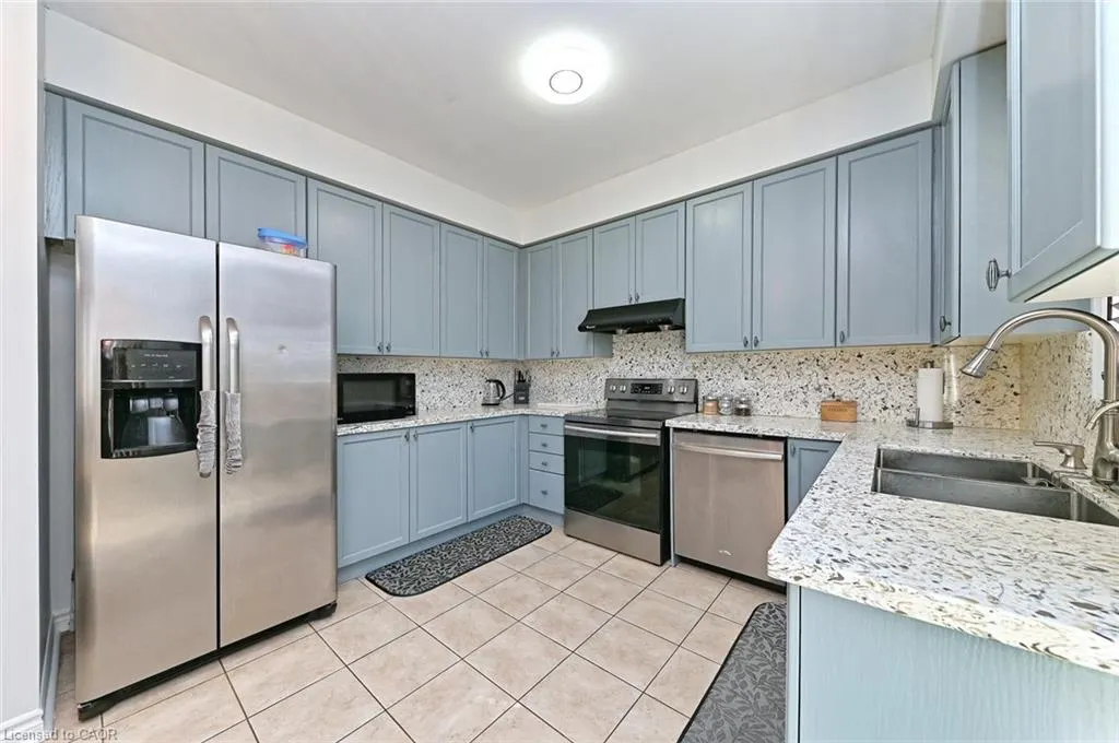 28 Abbotsbury Drive