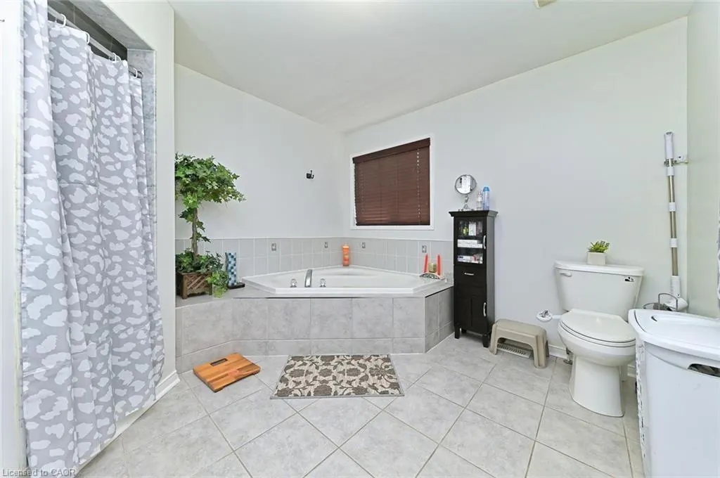 28 Abbotsbury Drive