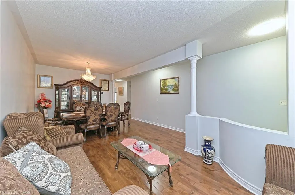 28 Abbotsbury Drive
