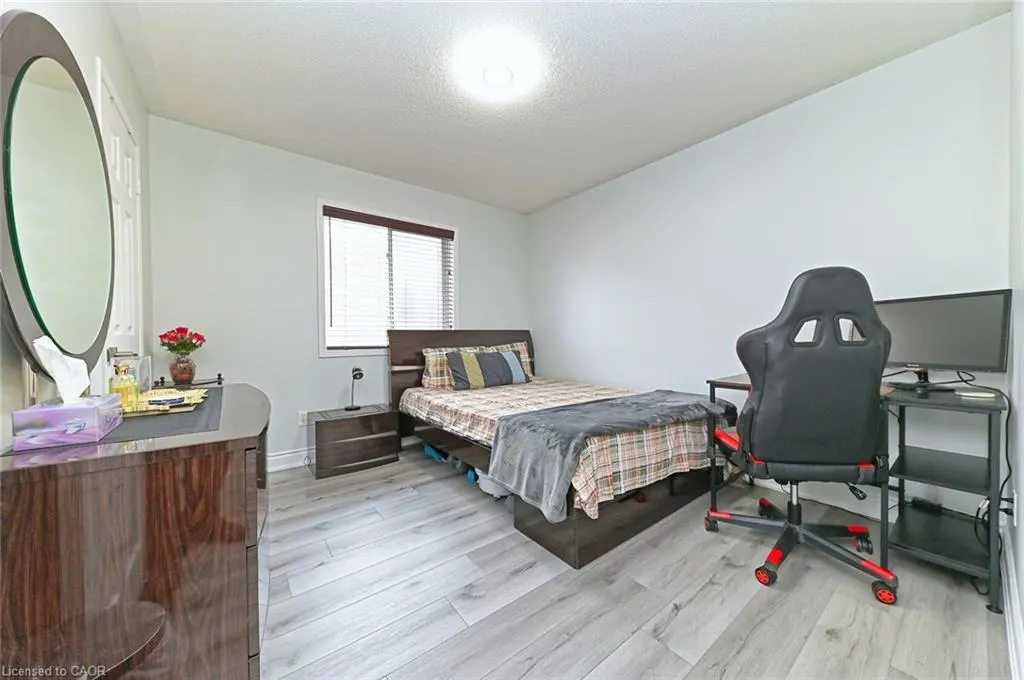 28 Abbotsbury Drive