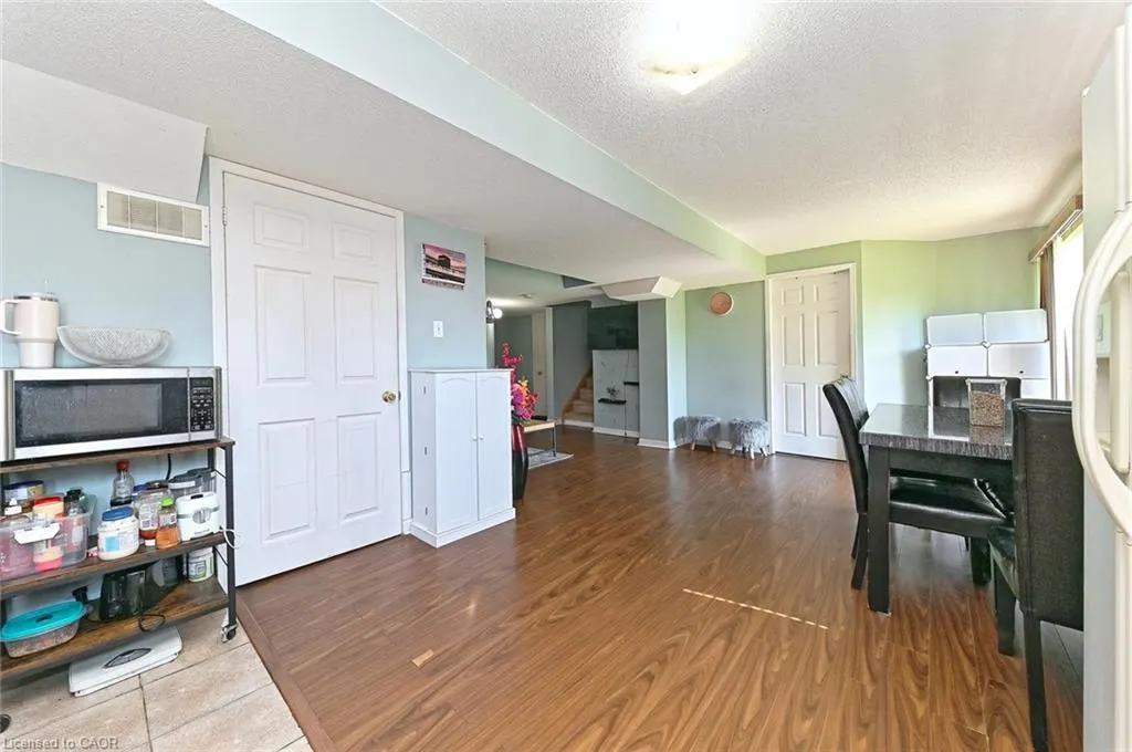 28 Abbotsbury Drive