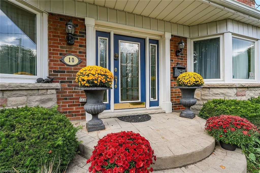 10 Tupper Boulevard