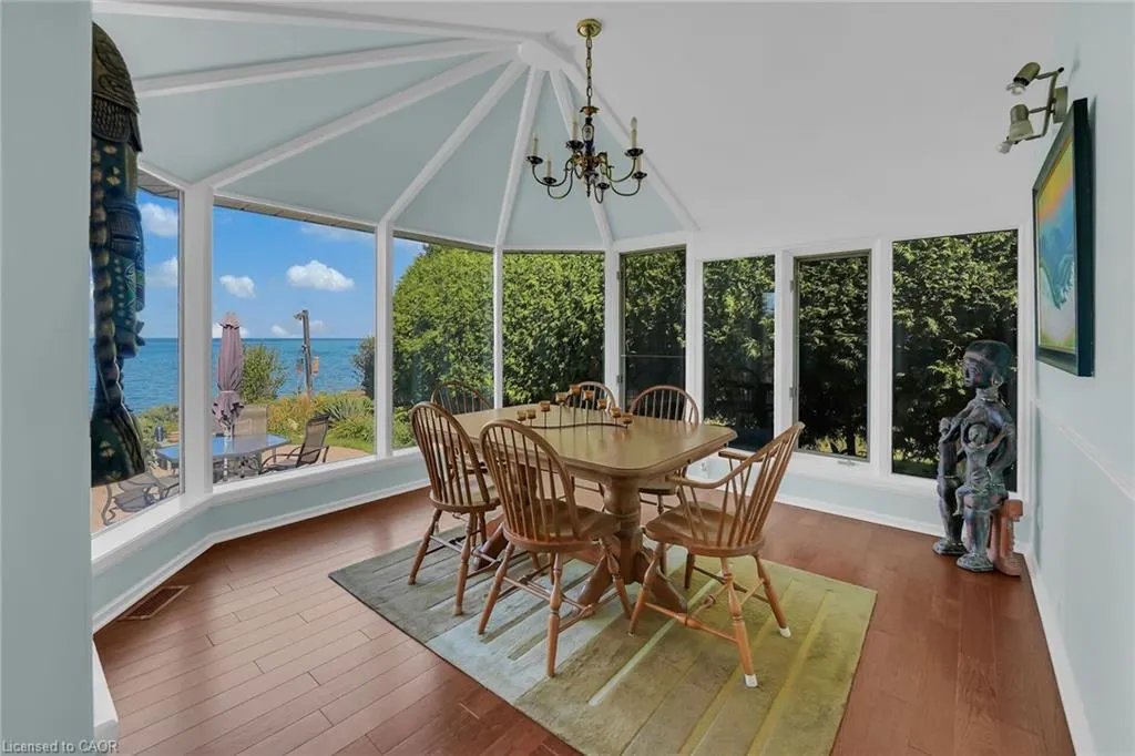 10 Tupper Boulevard