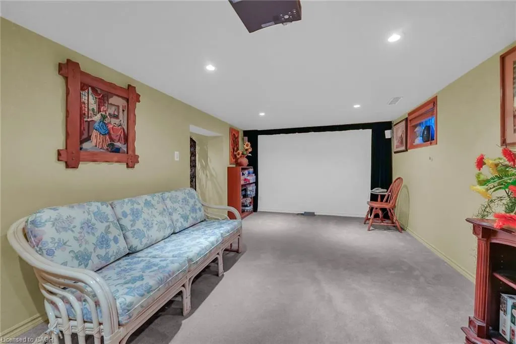10 Tupper Boulevard