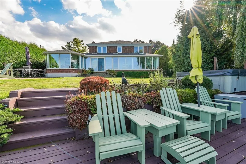 10 Tupper Boulevard