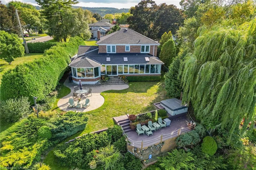 10 Tupper Boulevard