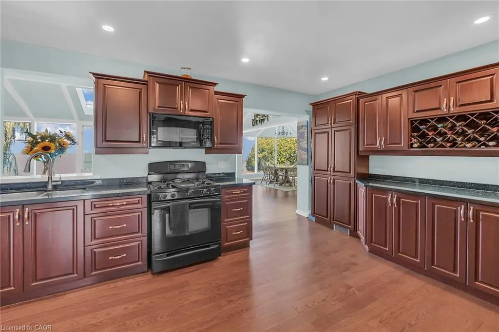 10 Tupper Boulevard