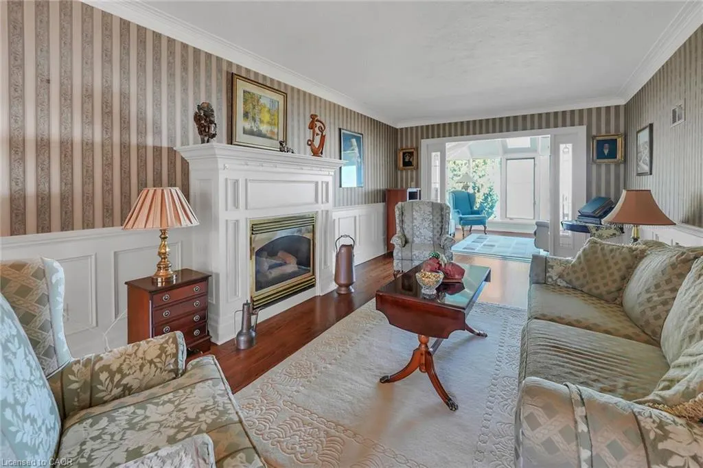 10 Tupper Boulevard