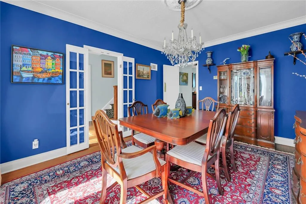 10 Tupper Boulevard