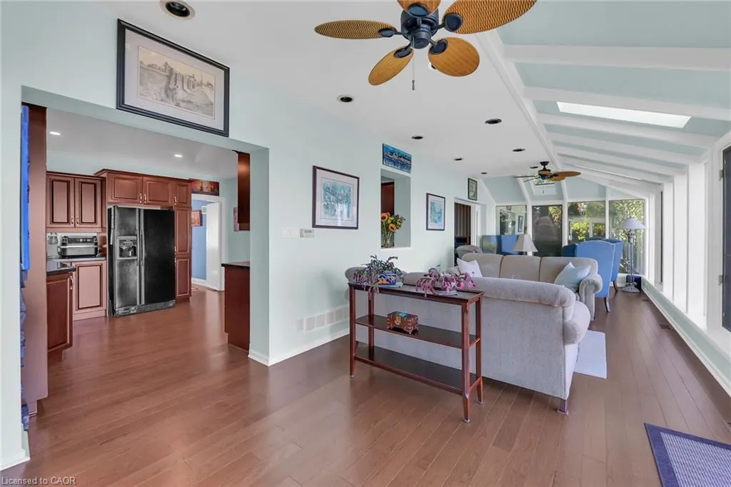 10 Tupper Boulevard