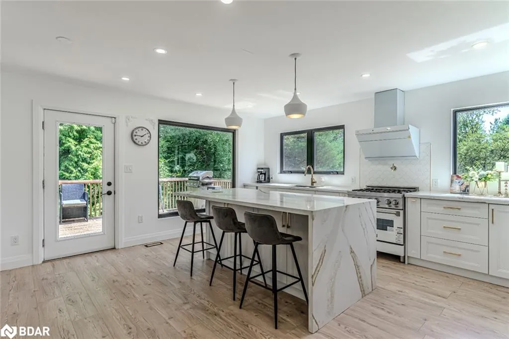 20 Hillview Crescent