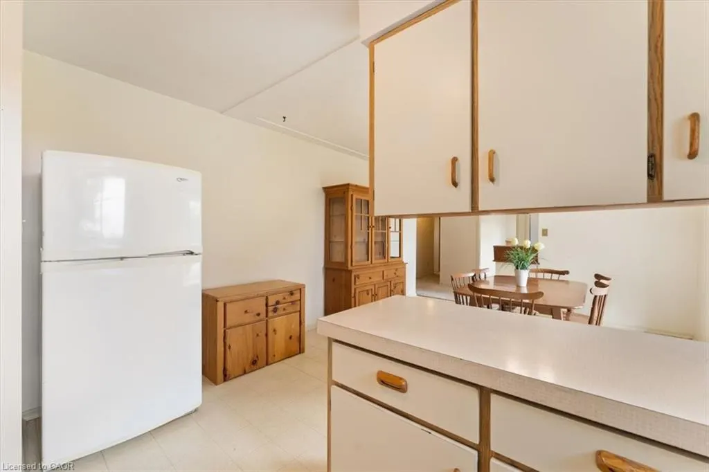 847 Carluke Road W