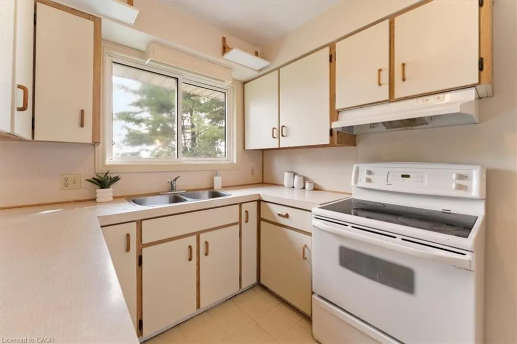 847 Carluke Road W