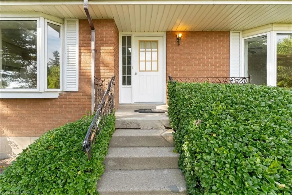 847 Carluke Road W