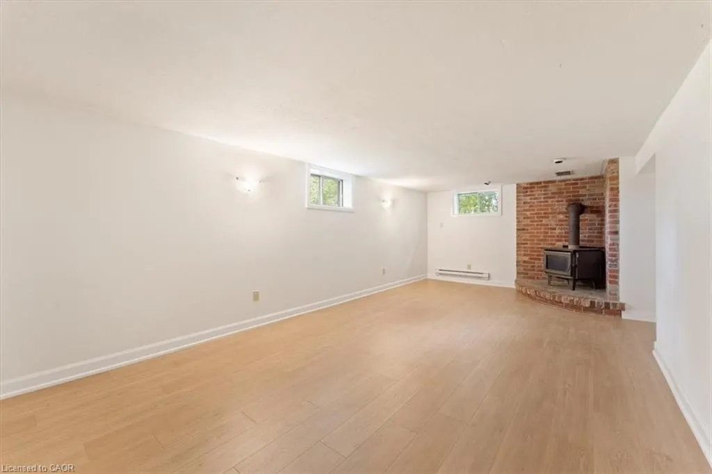 847 Carluke Road W