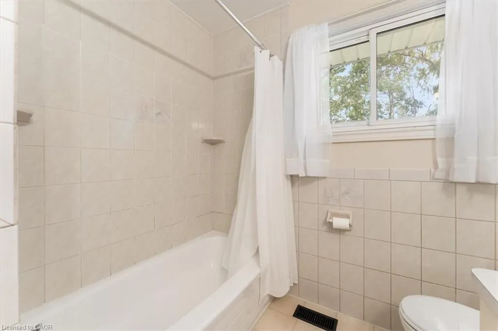847 Carluke Road W