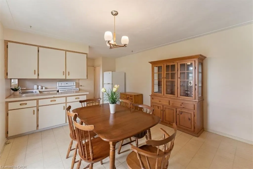 847 Carluke Road W